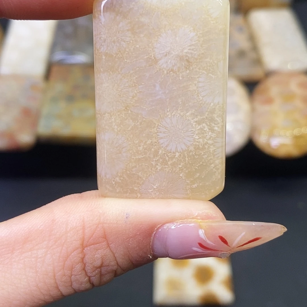 硅化玉颈饰合金游*