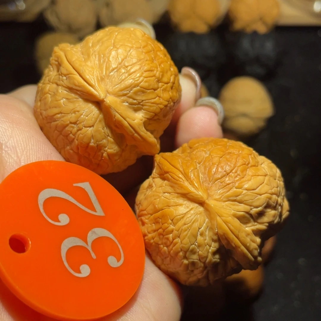 手捧雷38尺寸核桃