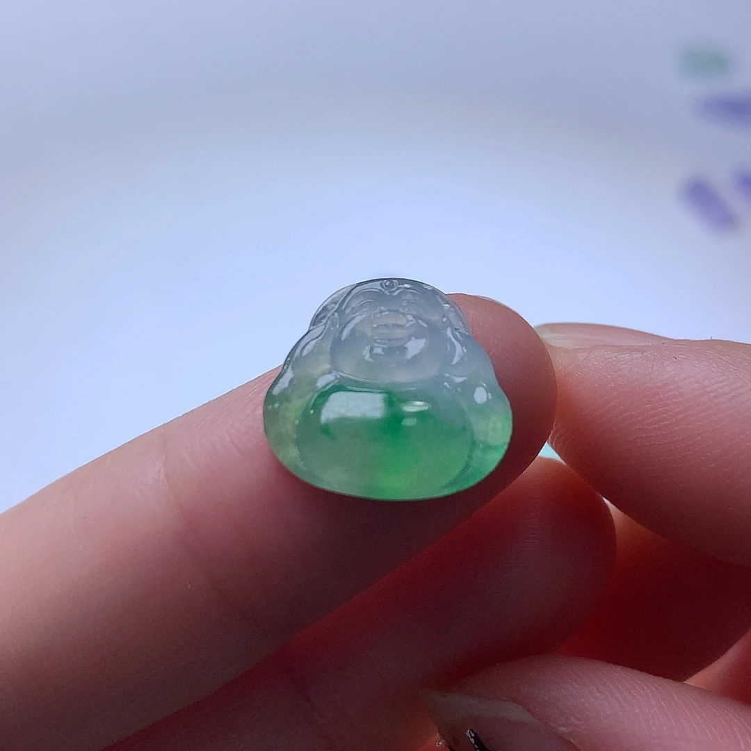 翡翠未镶嵌颈饰佛