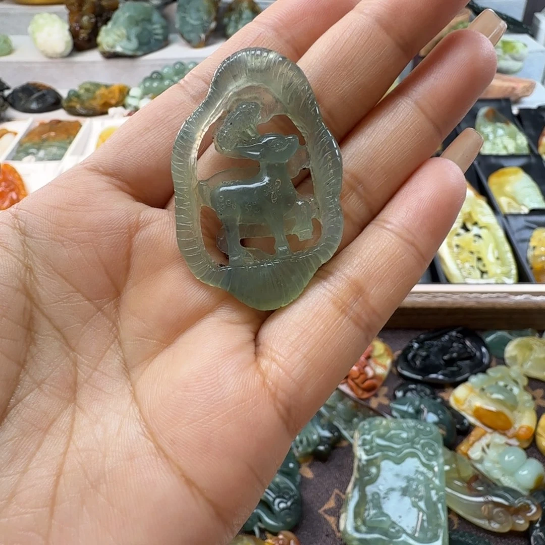 蛇纹石玉未镶嵌颈饰