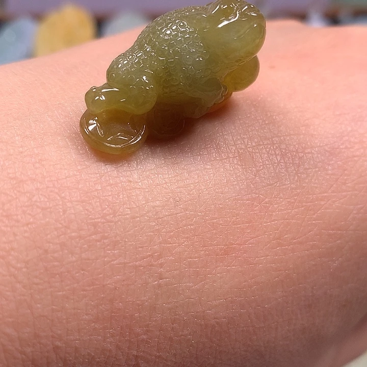 翡翠未镶嵌颈饰冰黄三脚金蟾吊坠