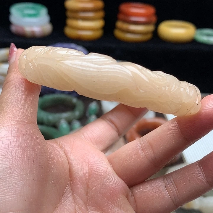 石英岩玉未镶嵌手镯