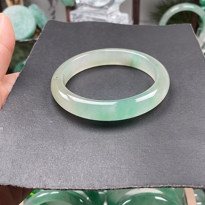 未镶嵌手镯石英质玉