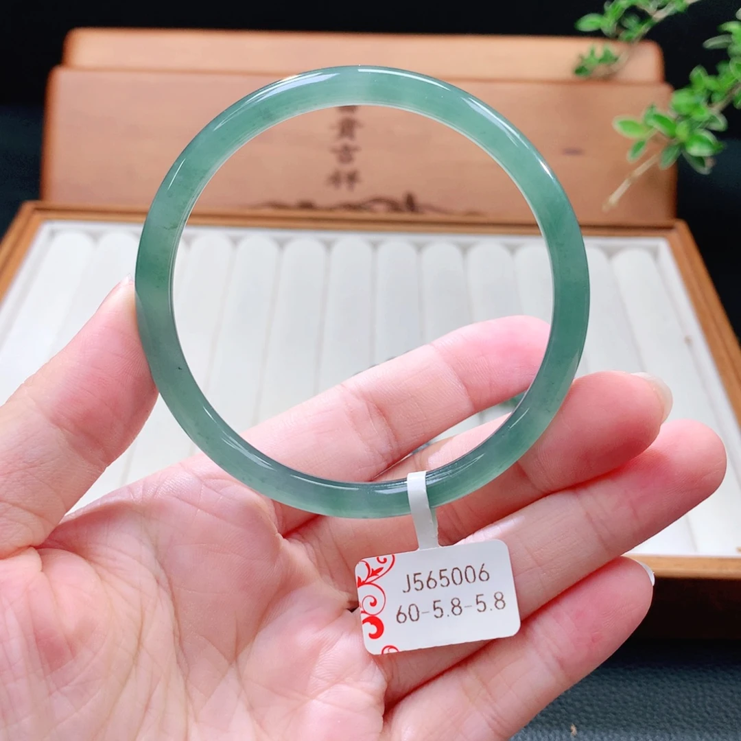 翡翠手镯（圆镯）未镶嵌