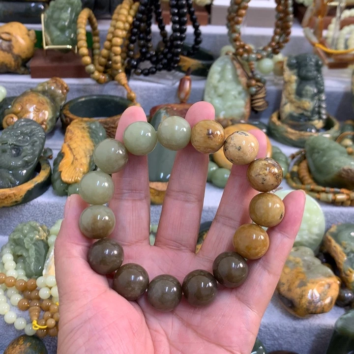 艾***乎岫岩河磨玉（透闪石质玉）未镶嵌把件