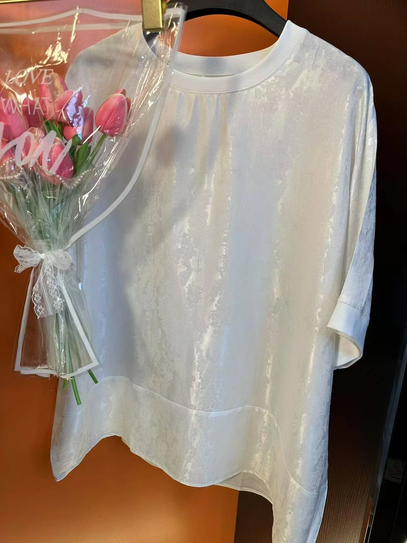 2025新款舒适透气上衣（白提花）