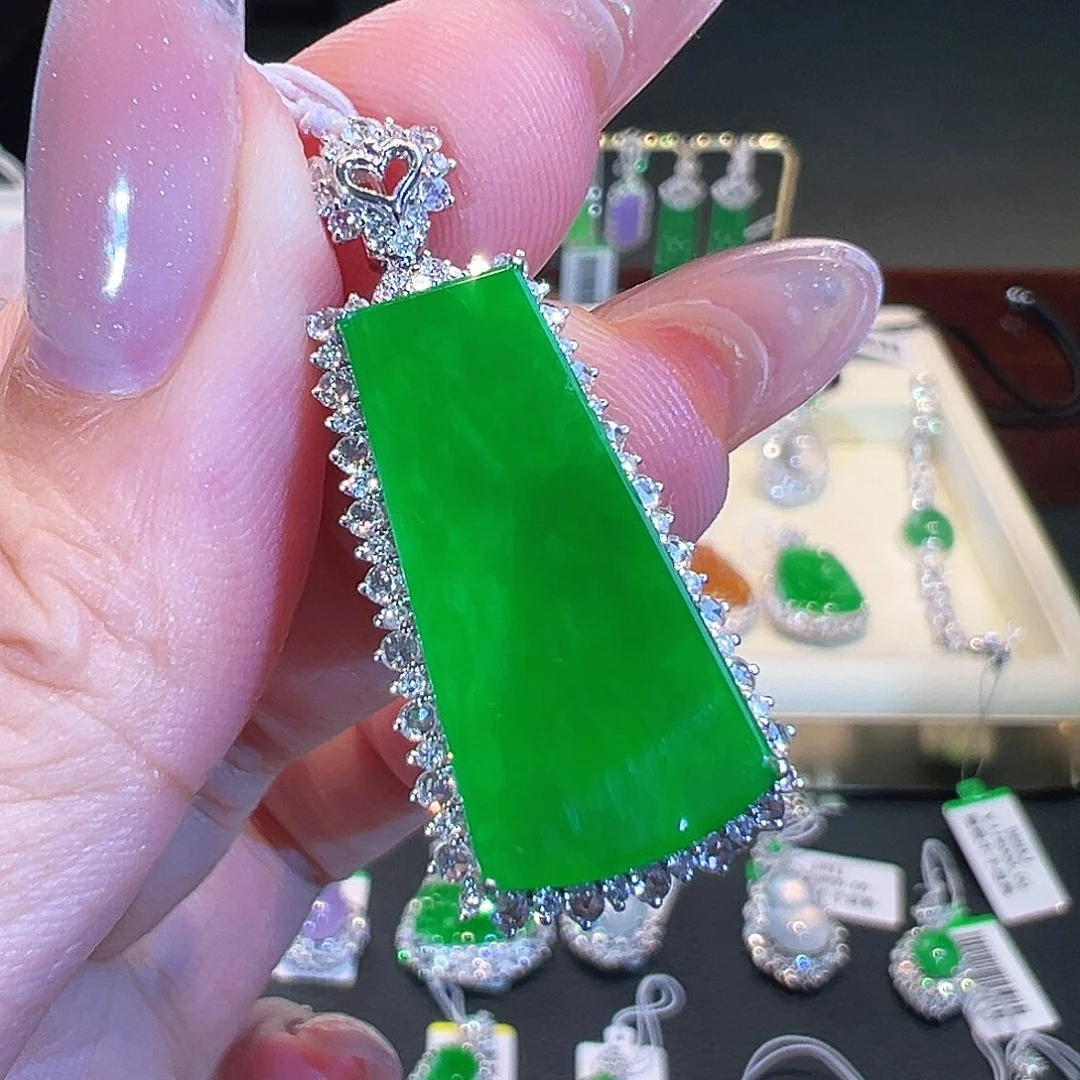 翡翠吊坠(不含链)18K金镶嵌翡翠