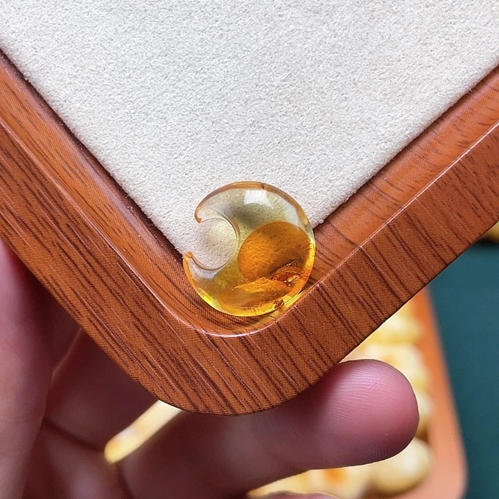 琥珀裸石未镶嵌蜜蜡