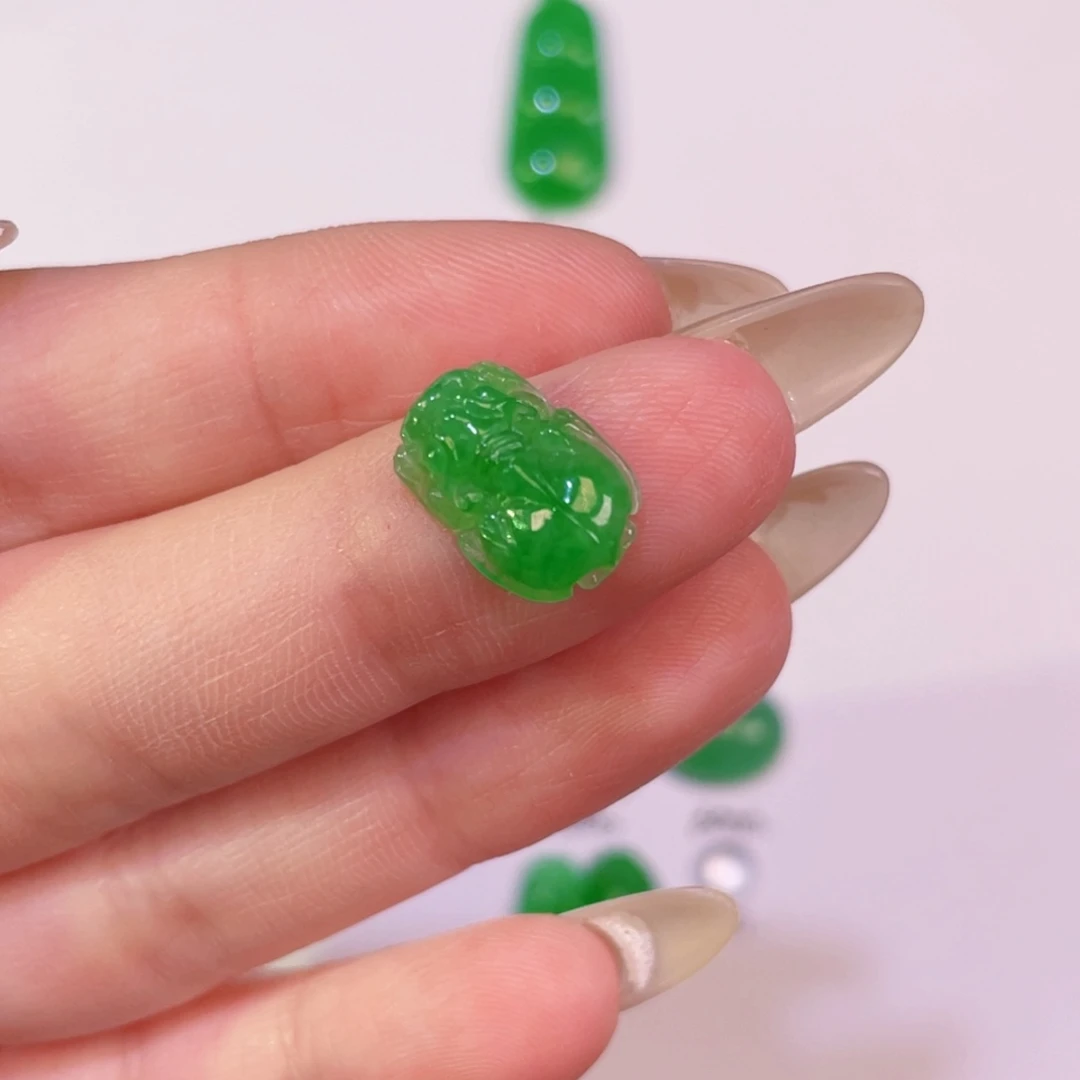 翡翠未镶嵌颈饰裸石