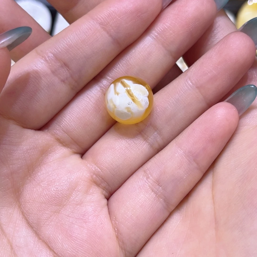 未镶嵌琥珀珠宝奇石