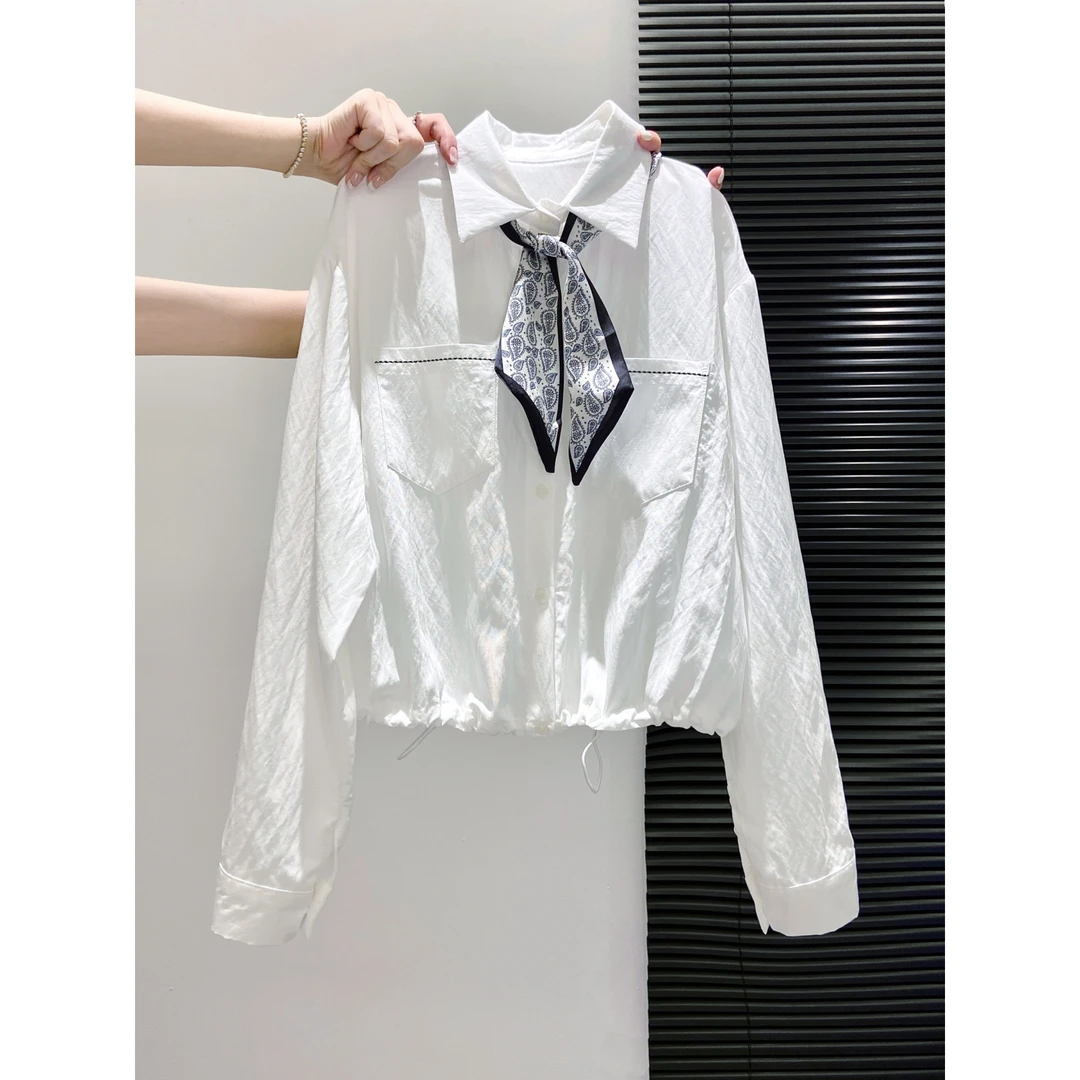 气质高级感白色polo领配丝巾长袖衬衫女2025早秋新款宽松收腰上衣