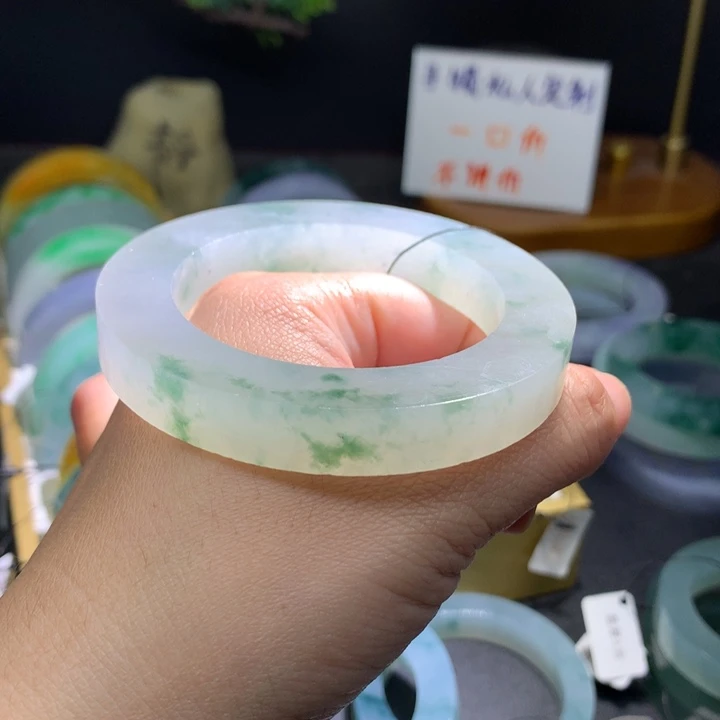 定制翡翠未镶嵌翡翠手镯