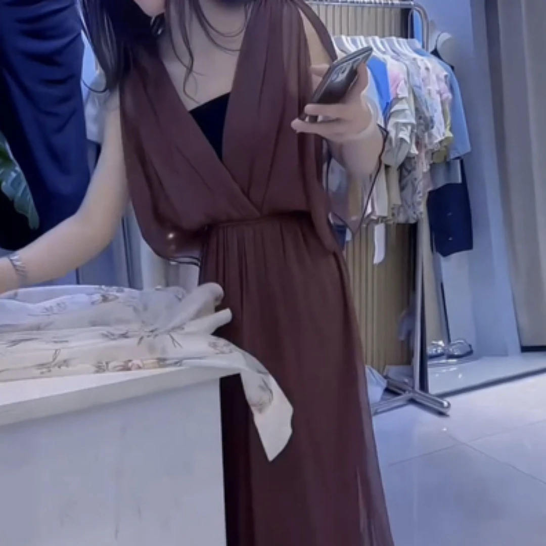 新款时尚性感气质纯色V领收腰显瘦长裙