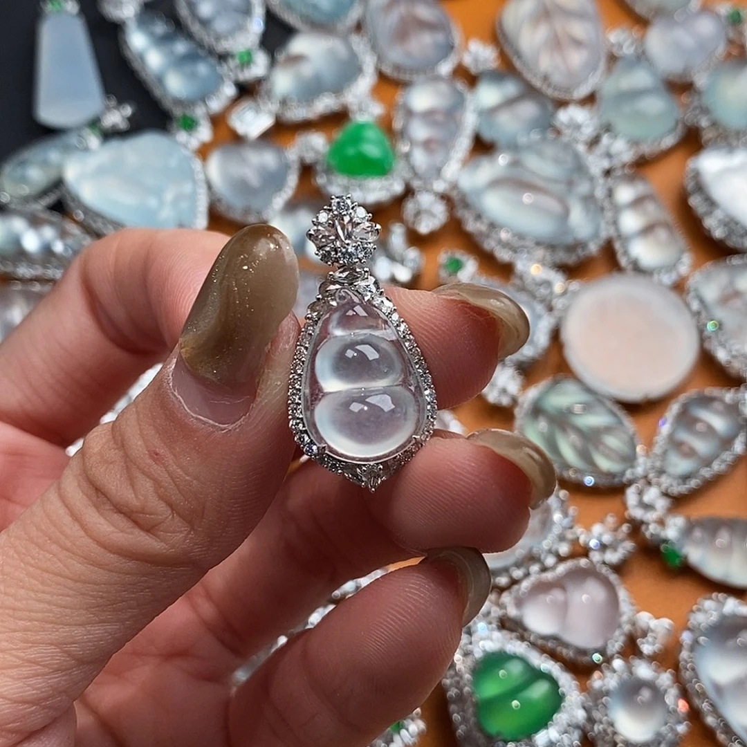 颈饰18K金镶嵌翡翠天然缅甸A货翡翠福豆