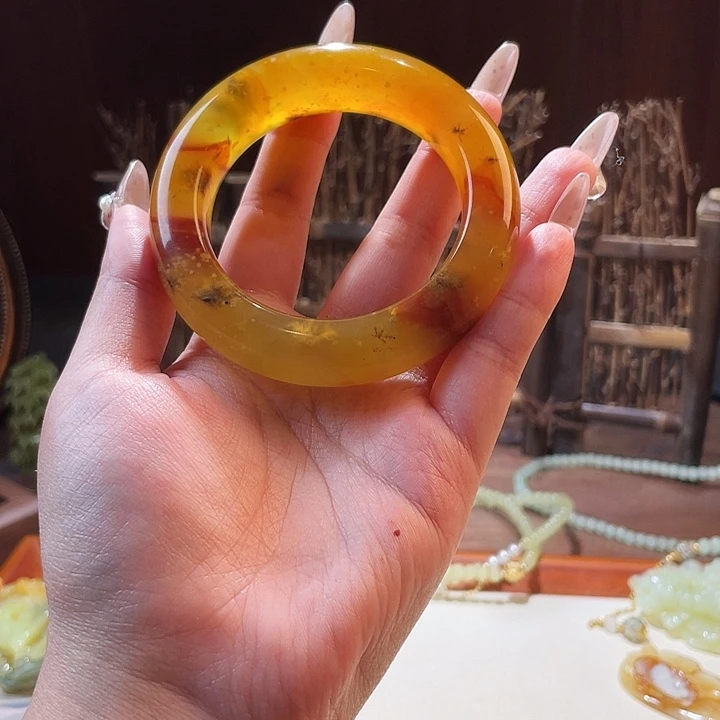 未镶嵌蛇纹石玉颈饰龙*