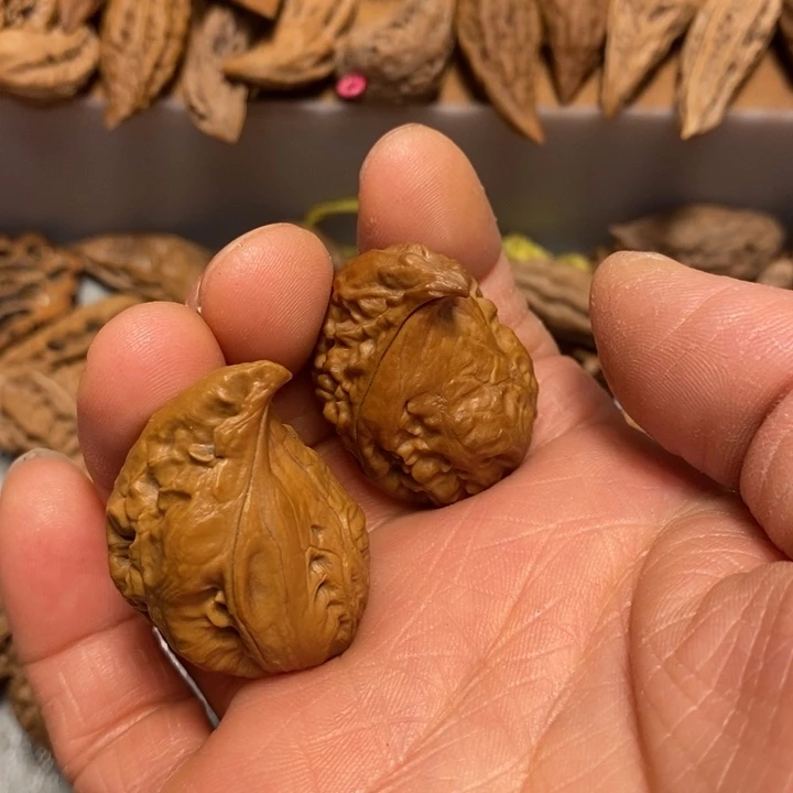 顾***吊坠文玩核桃不错