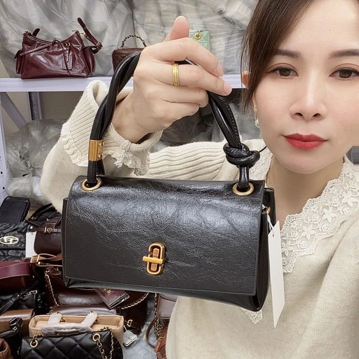 蚕丝小牛剖层皮革PU108