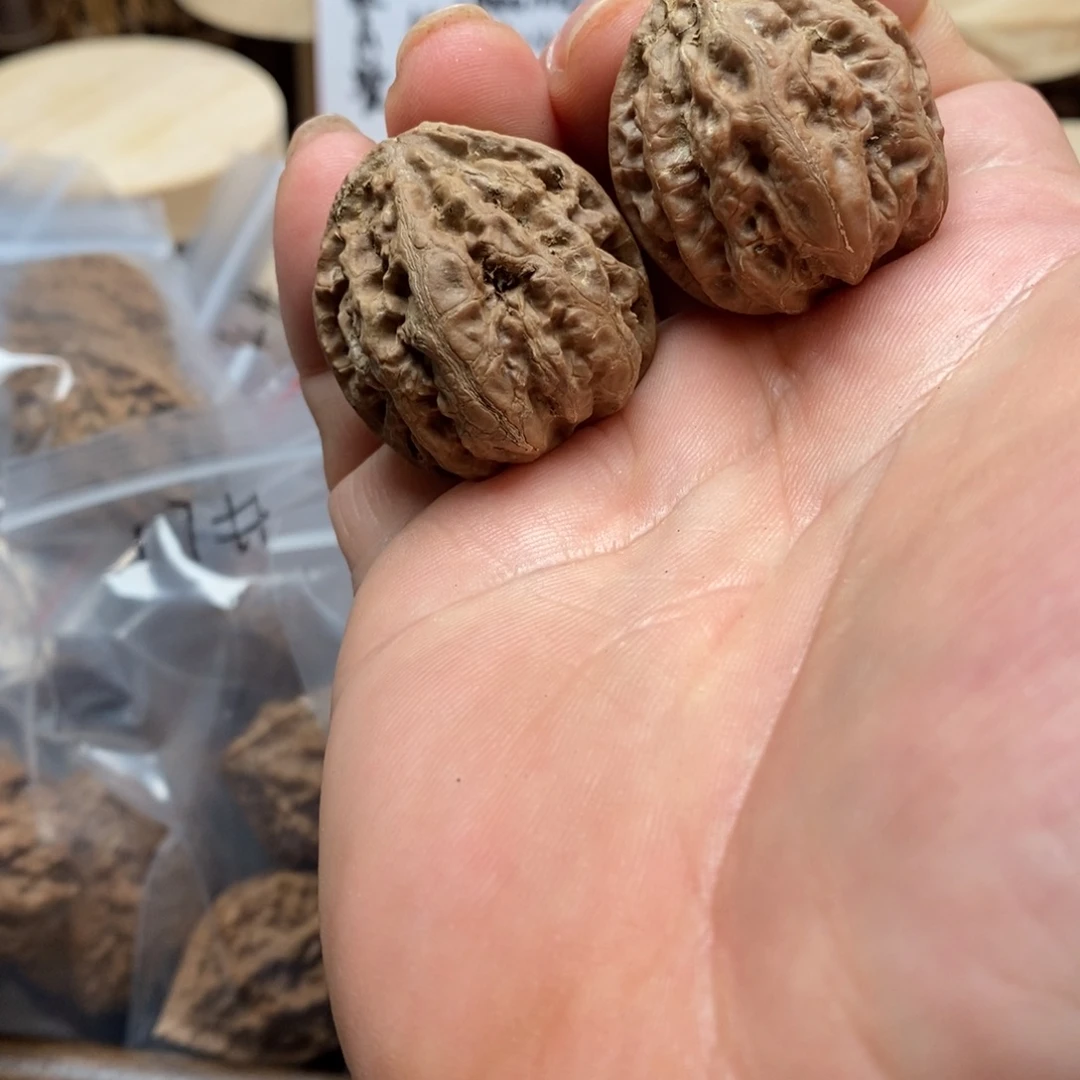 文玩核桃吊坠楸核尖商骄家23号