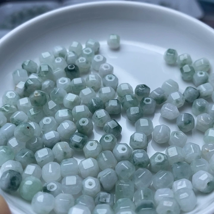 翡翠散珠卡6的冰飘花六棱珠30个