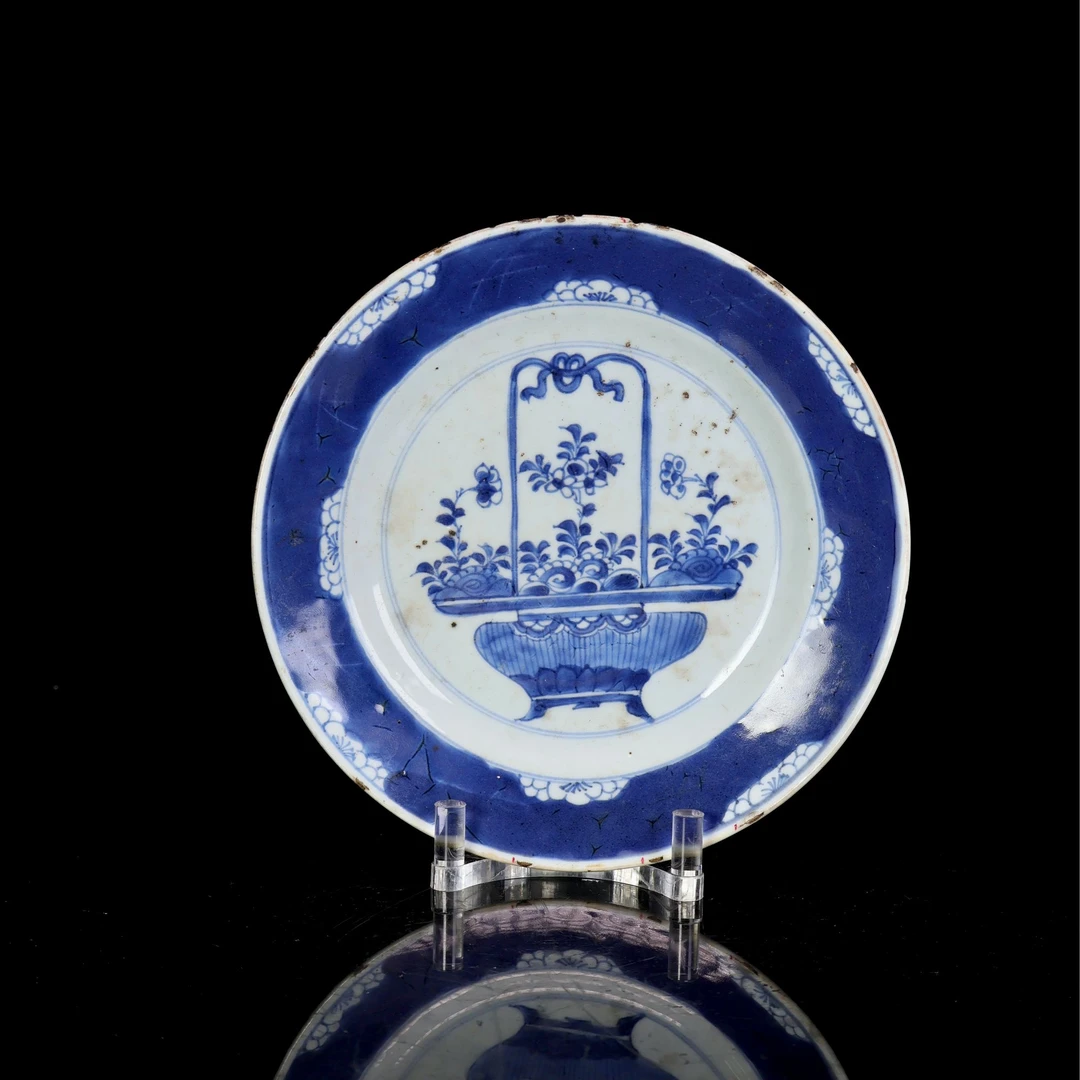 22.清康熙青花提篮花卉纹盘