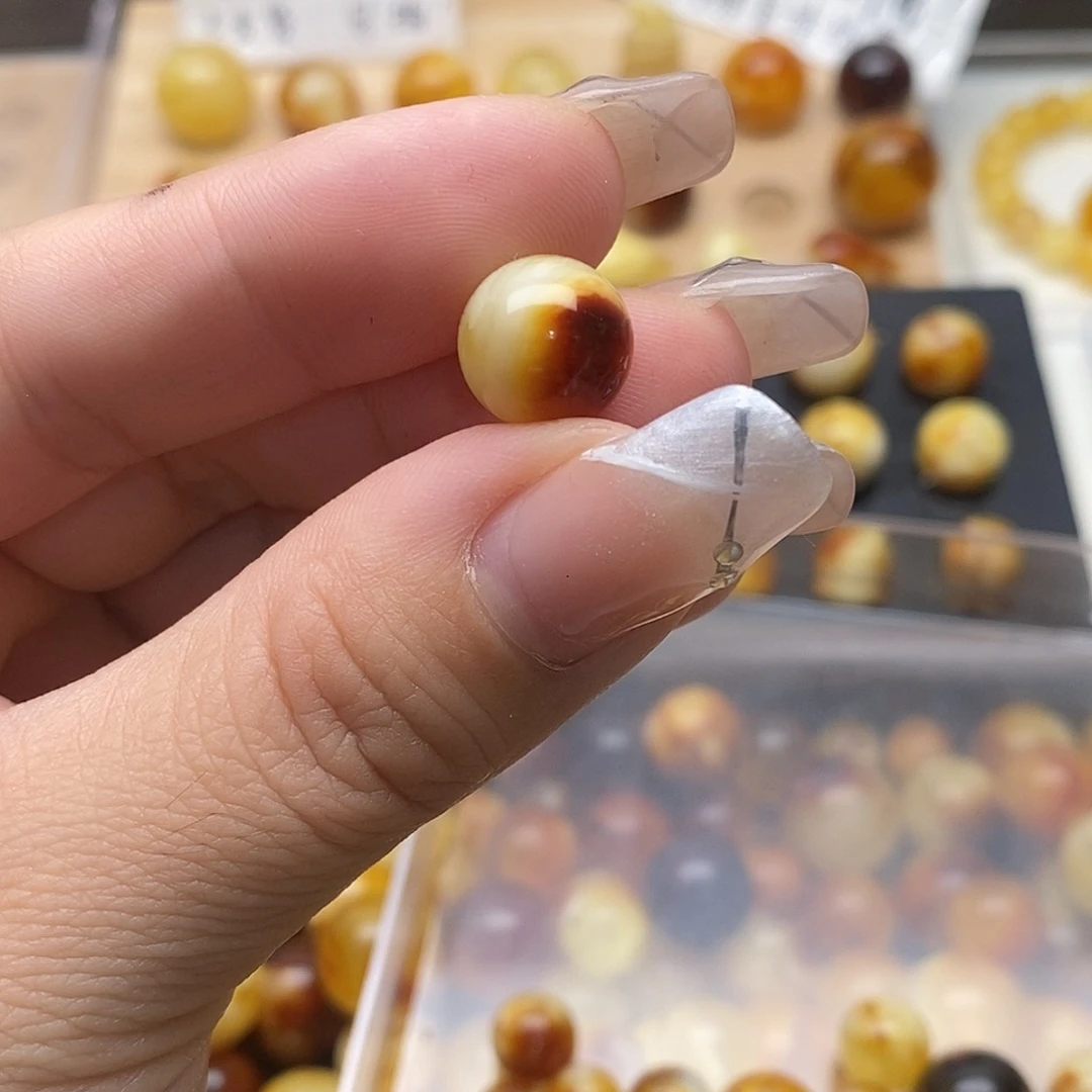 阿***咸蜜蜡未镶嵌裸石蜜蜡