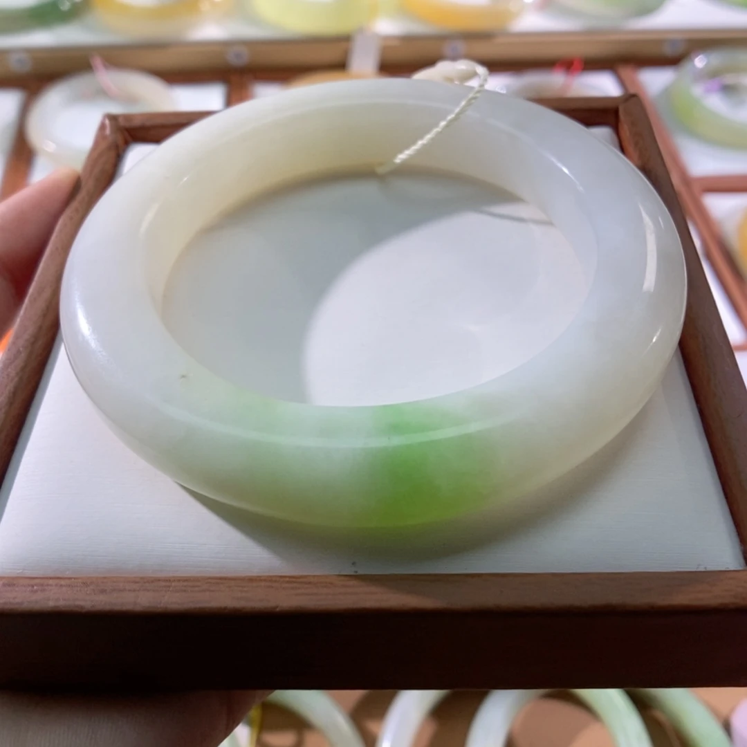 【闪购商品】未镶嵌手镯和田玉（翠青玉）