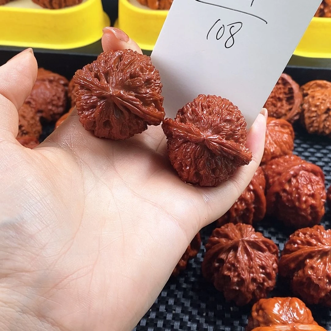 文玩核桃把件白狮子
