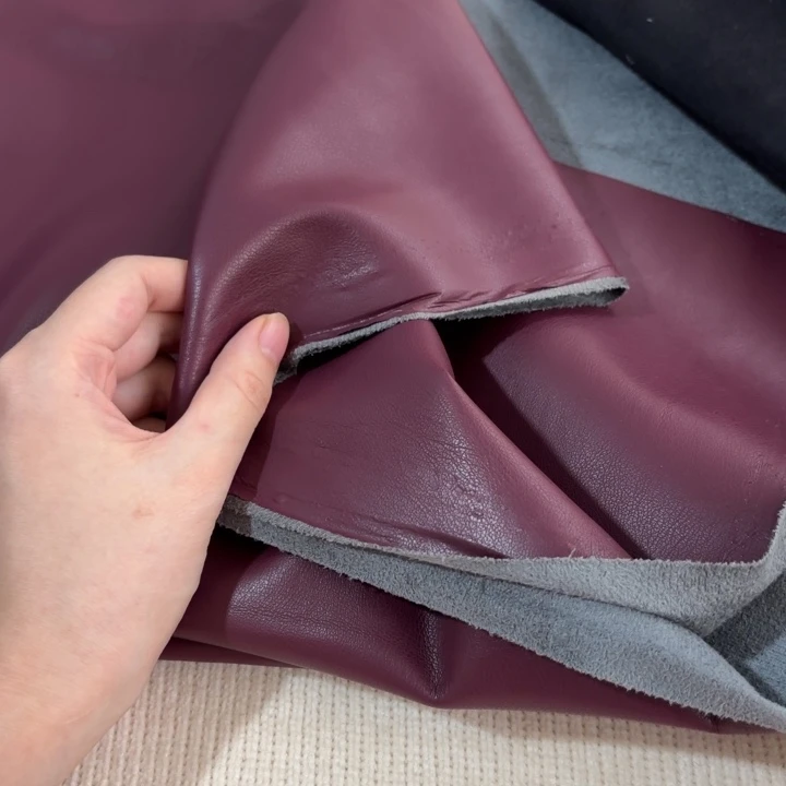 混纺紫红色高货麂皮1米。