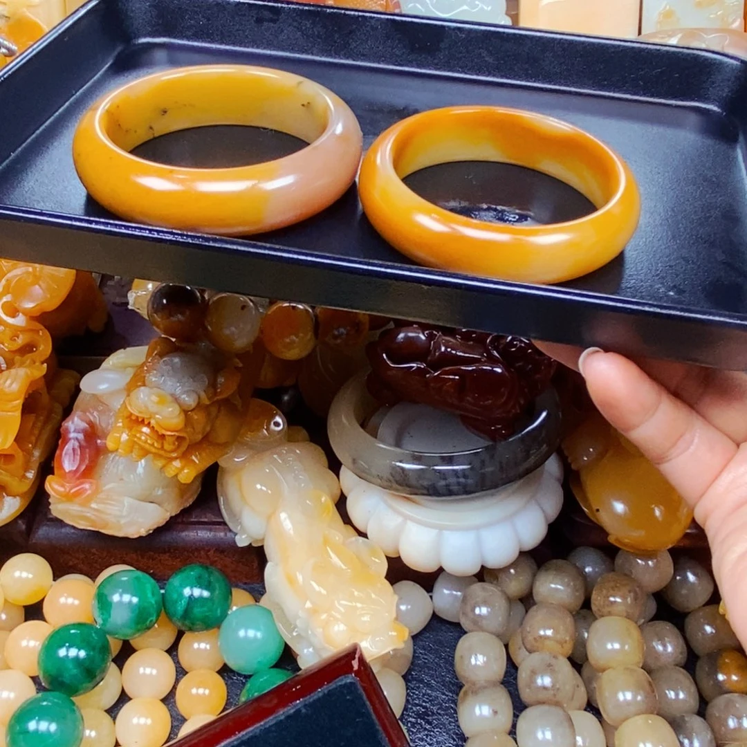 石英质玉（黄龙玉）颈饰未镶嵌