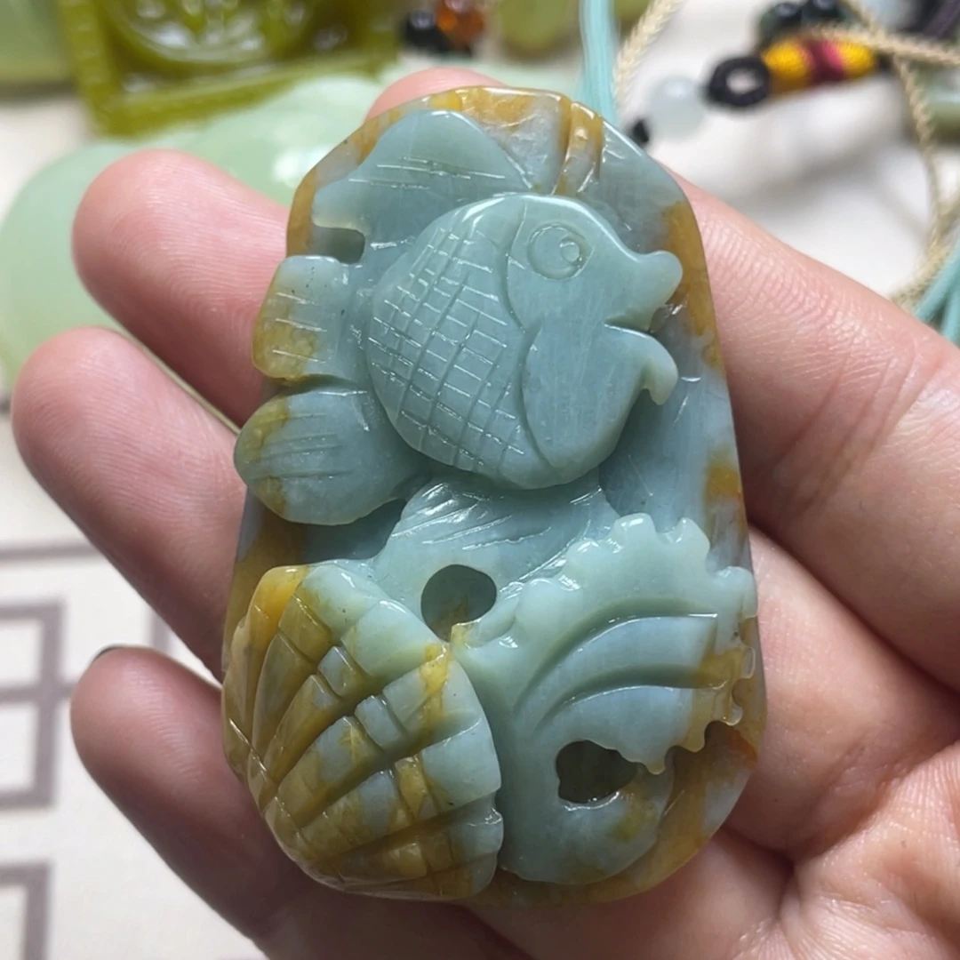 蛇纹石玉颈饰未镶嵌