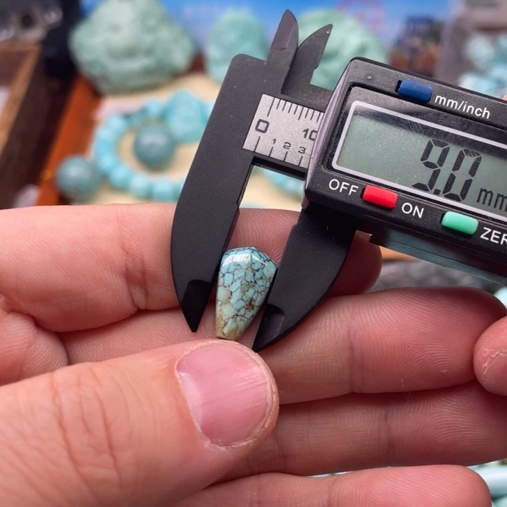 绿松石颈饰未镶嵌