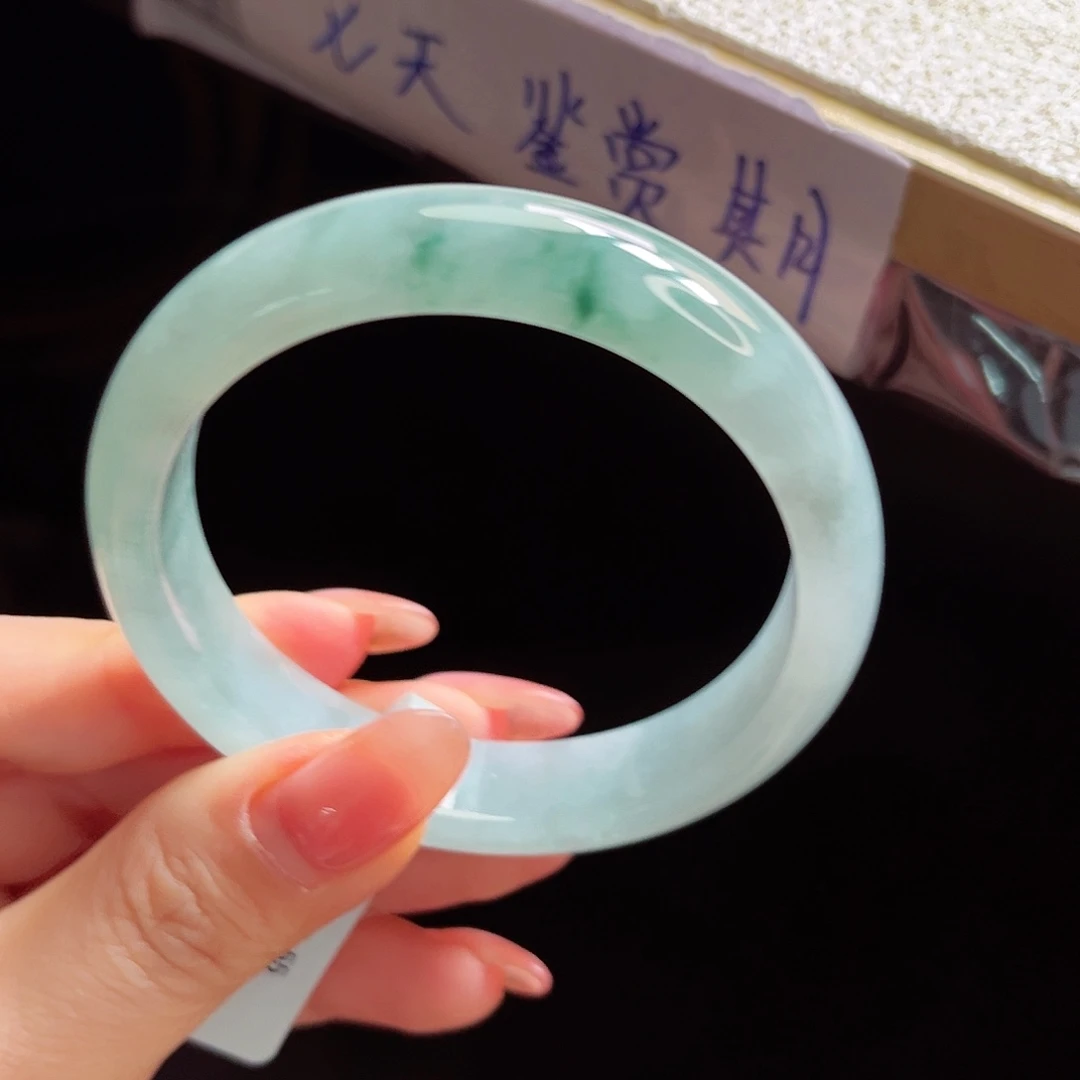 翡翠手镯未镶嵌手镯