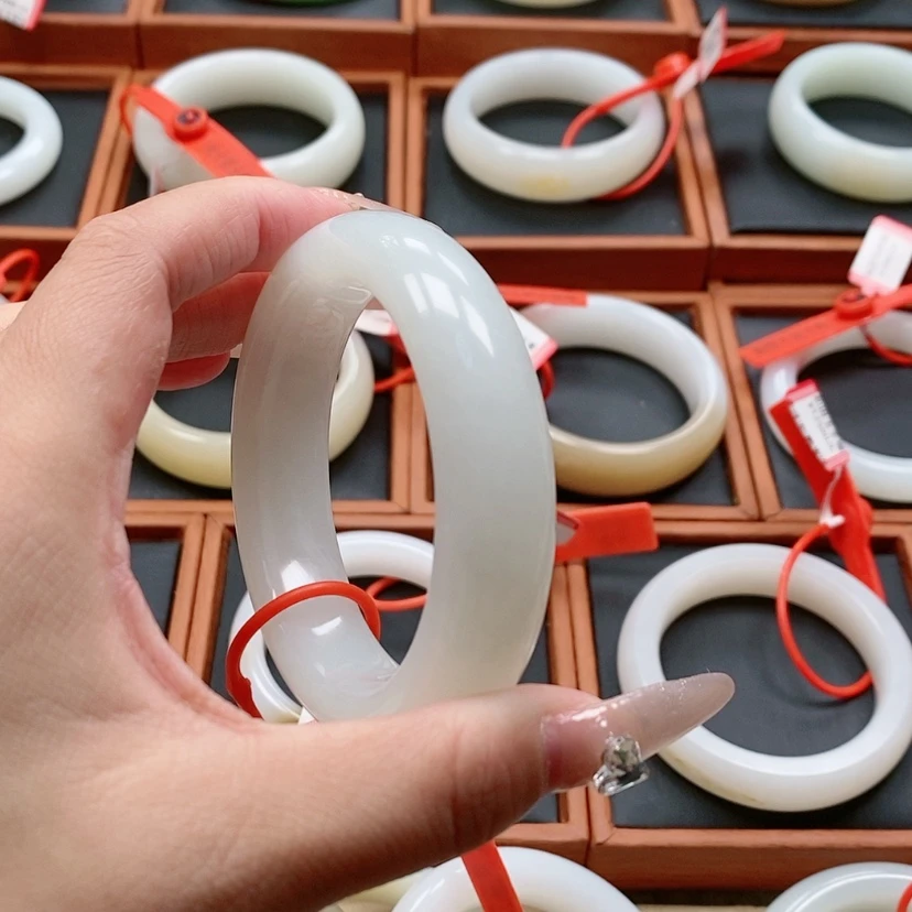 【闪购商品】未镶嵌手镯和田玉