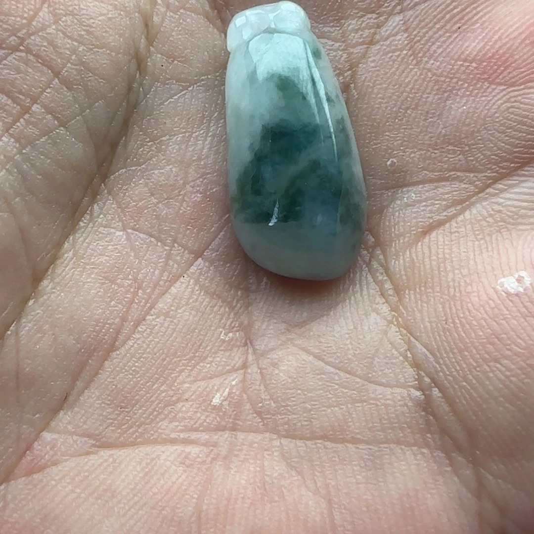 翡翠颈饰未镶嵌飞*象福瓜