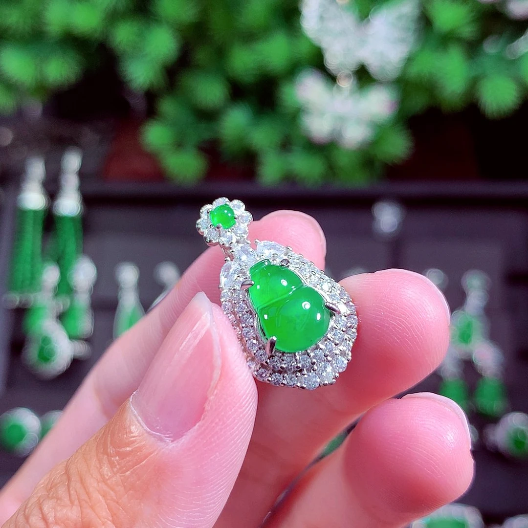 颈饰未镶嵌翡翠天然