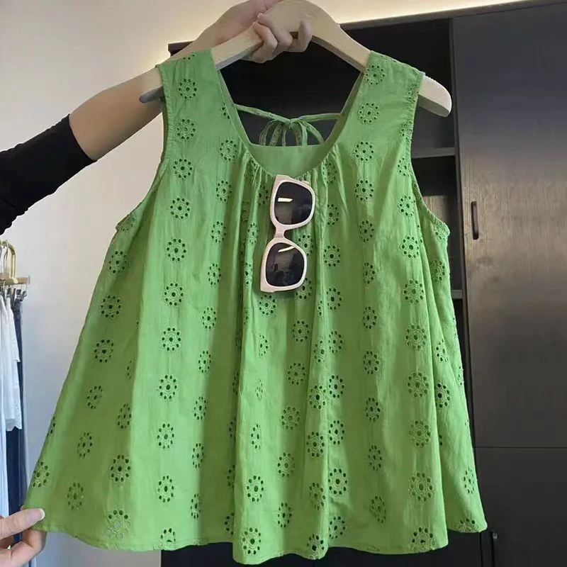 被惊艳到了！高级感韩版镂空花纹绿色背心女2025夏季无袖气质上衣