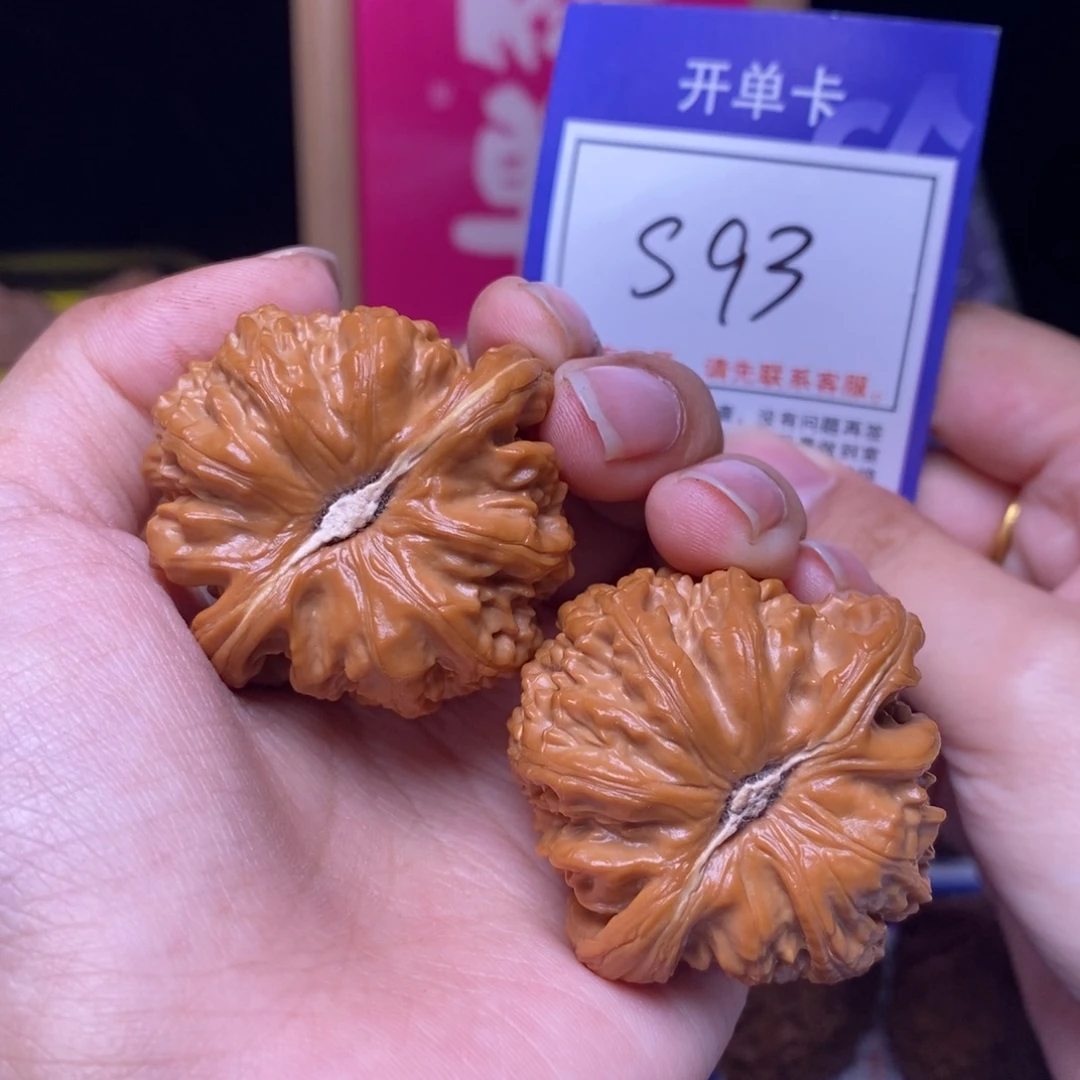 文玩核桃吊坠42白狮子s93