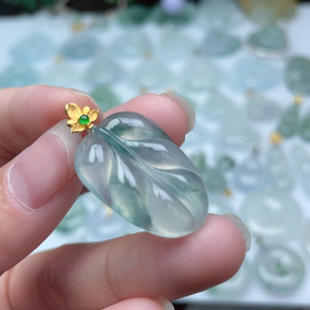 翡翠18K金镶嵌颈饰