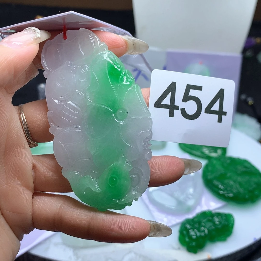 翡翠吊坠(赠链)未镶嵌