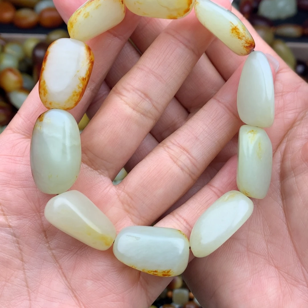 平***水和田玉未镶嵌颈饰