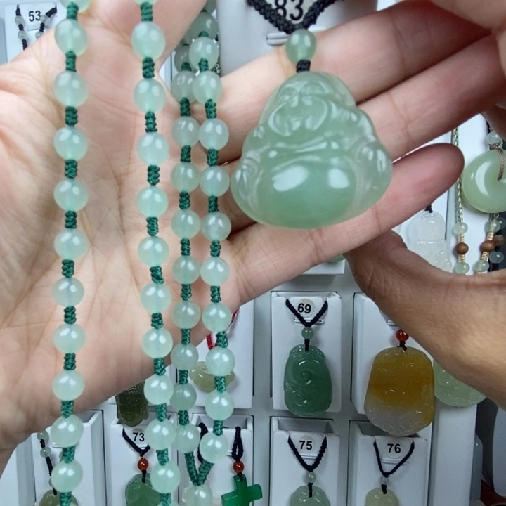 淡***味石英质玉未镶嵌颈饰