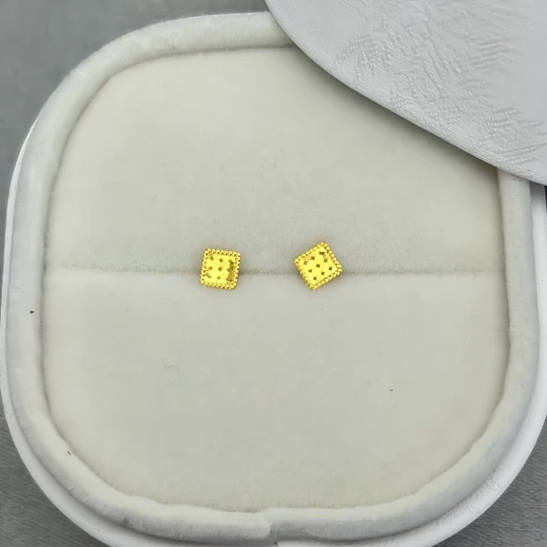 秋日特惠 足金999 龙鳞爆闪方形弯针黄金耳钉 精致时尚CNC车花