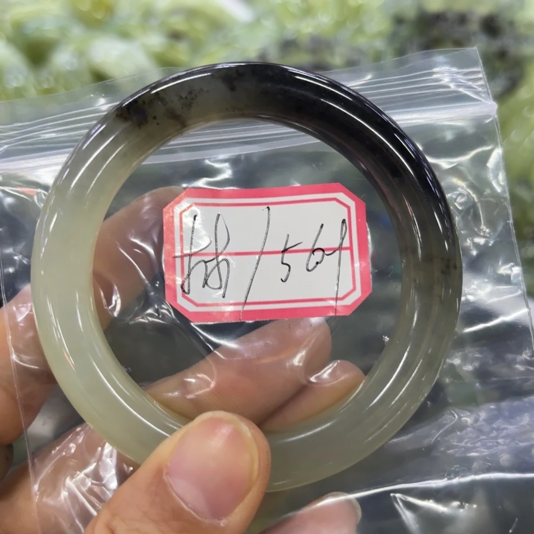 林***由蛇纹石玉未镶嵌手镯