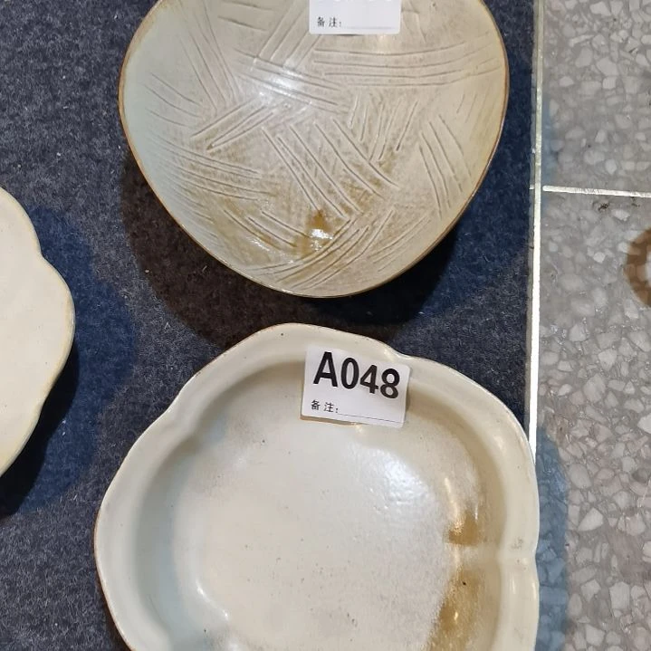 瓷片微瑕粗陶三足一 花瓣一个