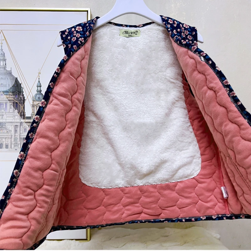 后背加绒加厚碎花马甲女背心外穿保暖坎肩上衣秋冬中老年开衫棉袄