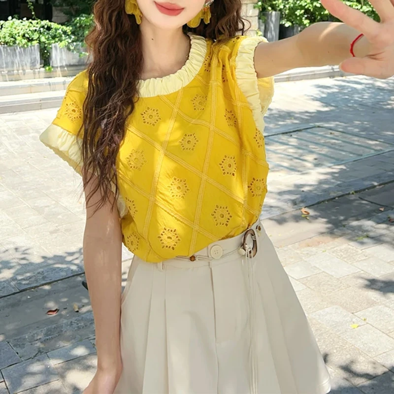 2025年夏季新款洋气镂空拼色圆领飞飞袖衬衫女复古港风时髦感上衣