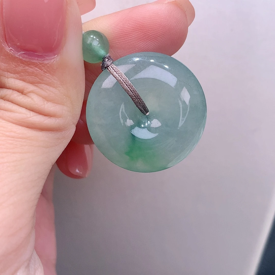 颈饰18K金镶嵌翡翠冰胶飘绿平安扣