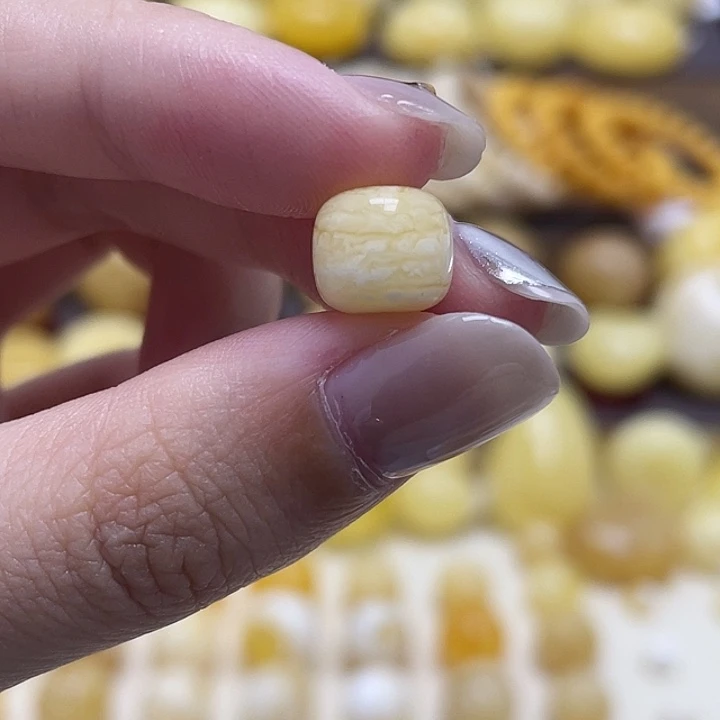 琥珀未镶嵌裸石9.3*8.3mm 瑕 福利