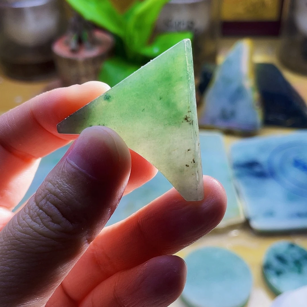 翡翠未镶嵌颈饰毛料35