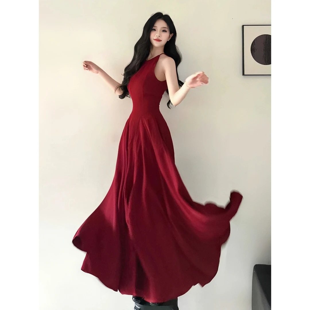 法式高级感挂脖露肩红色无袖连衣裙女夏季御姐风高端a字大摆长裙